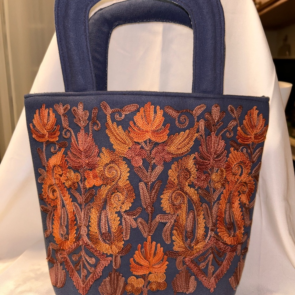 Embroidered Navy Tote Bag with Floral Design‎